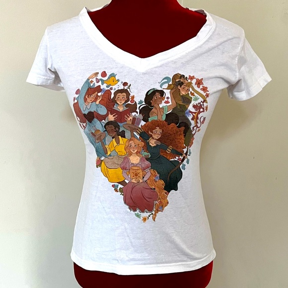 Disney Tops - Disney princesses t-shirt